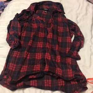 Three quarter sleeve flannel red plaid size large